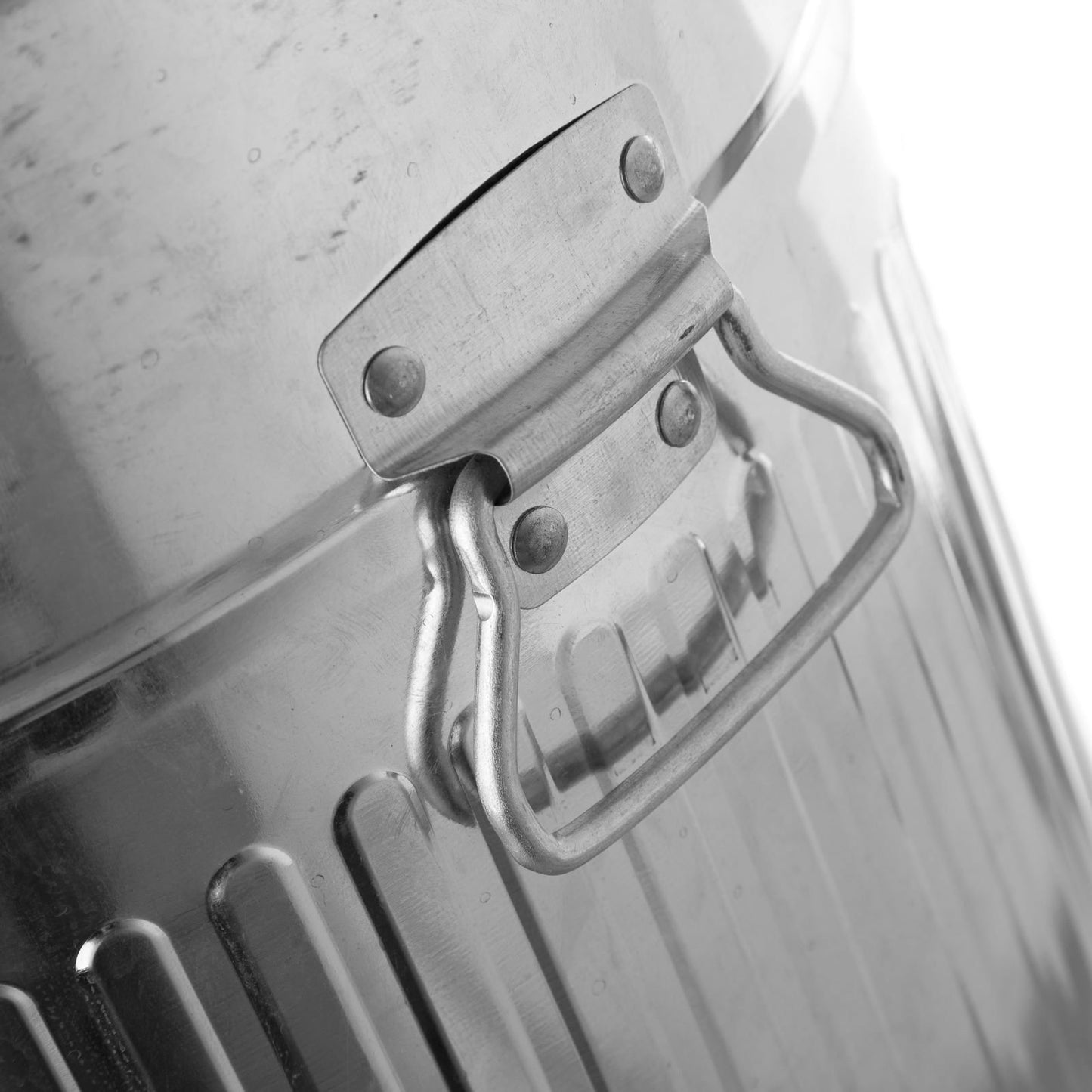 Papelera de 20 litros industrial plateada de metal para cocina Basic