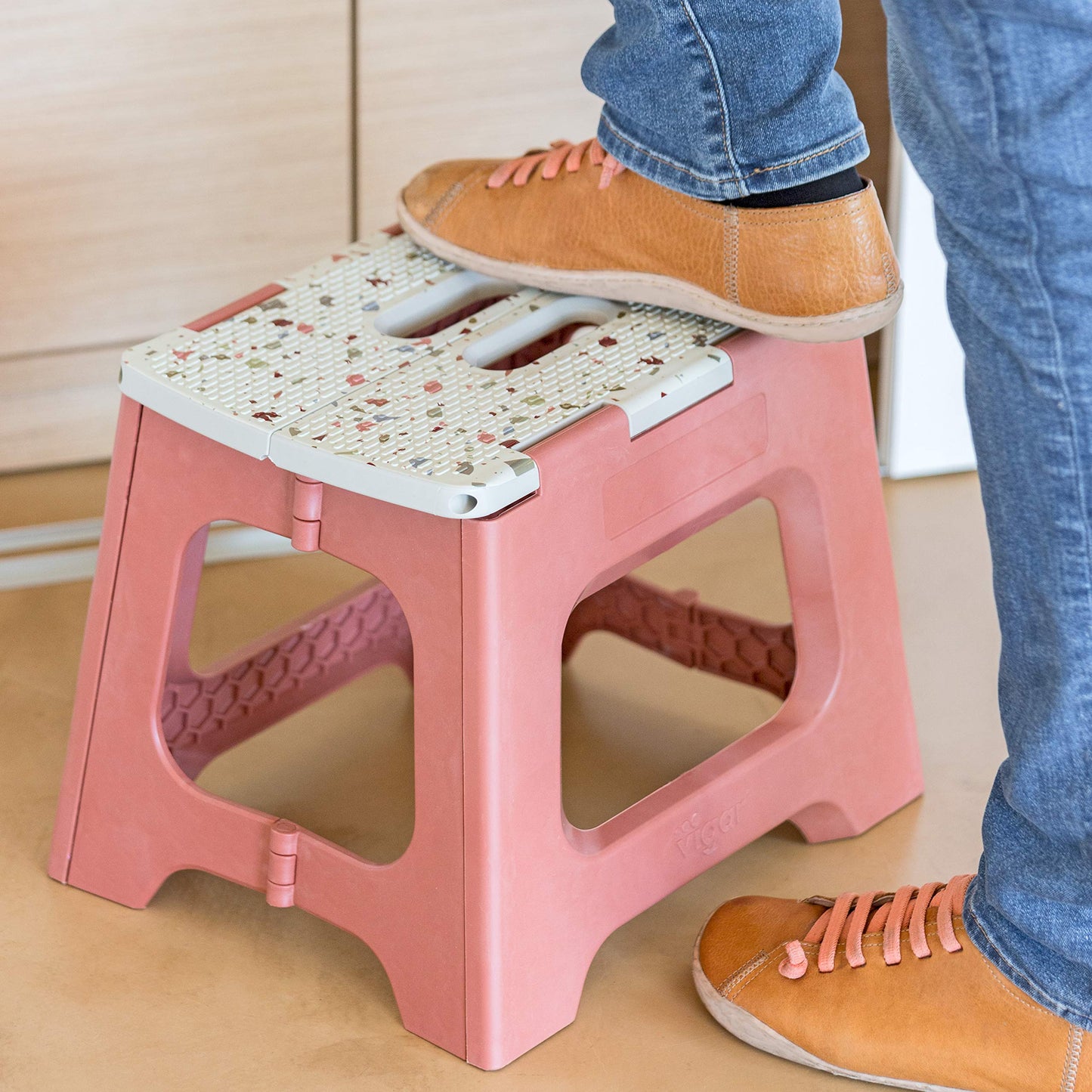 Taburete Plegable - Modelo Compact - 32 cm de Altura - con 80% Plástico Reciclado - Cocina, Baño y Camping - Escalón Peldaño