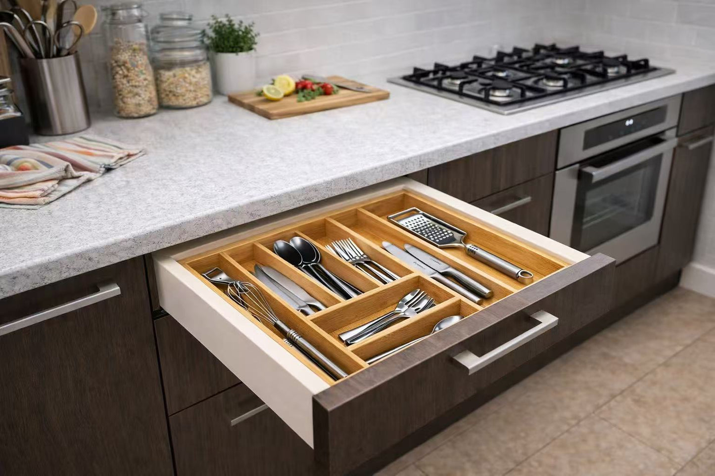 Cubertero de Bambú Extensible para Cajón de Cocina – Ajustable de 25,5 a 37 cm, 5–7 Compartimentos, Organizador de Cubiertos para Cajones Pequeños y Medianos