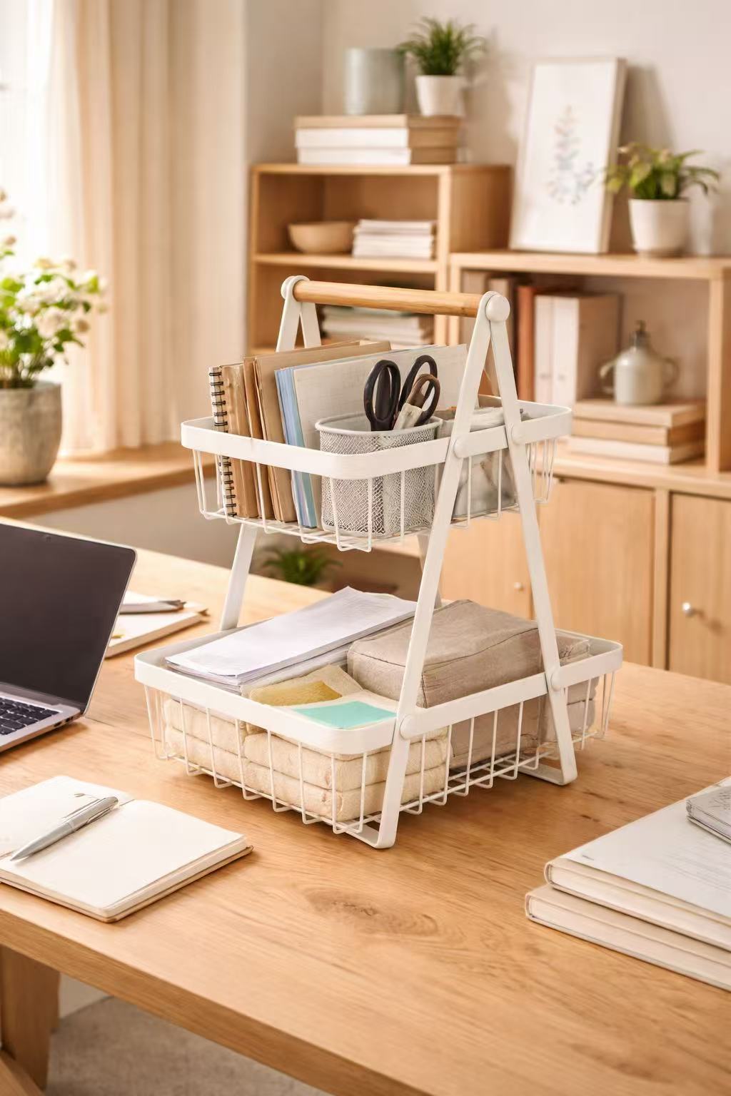 Frutero de 2 Niveles con Asa de Madera, Cesta Organizadora de Metal Resistente hasta 5 kg, 30 x 18 x 32 cm, Soporte Estable para Cocina, Baño u Oficina