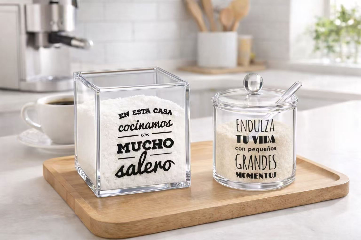 Salero y Azucarero Cocina Juego Acrílico Transparente – Azucarero con Cuchara y Tapa + Salero Cuadrado, Accesorios Cocina Decorativos con Frases Originales