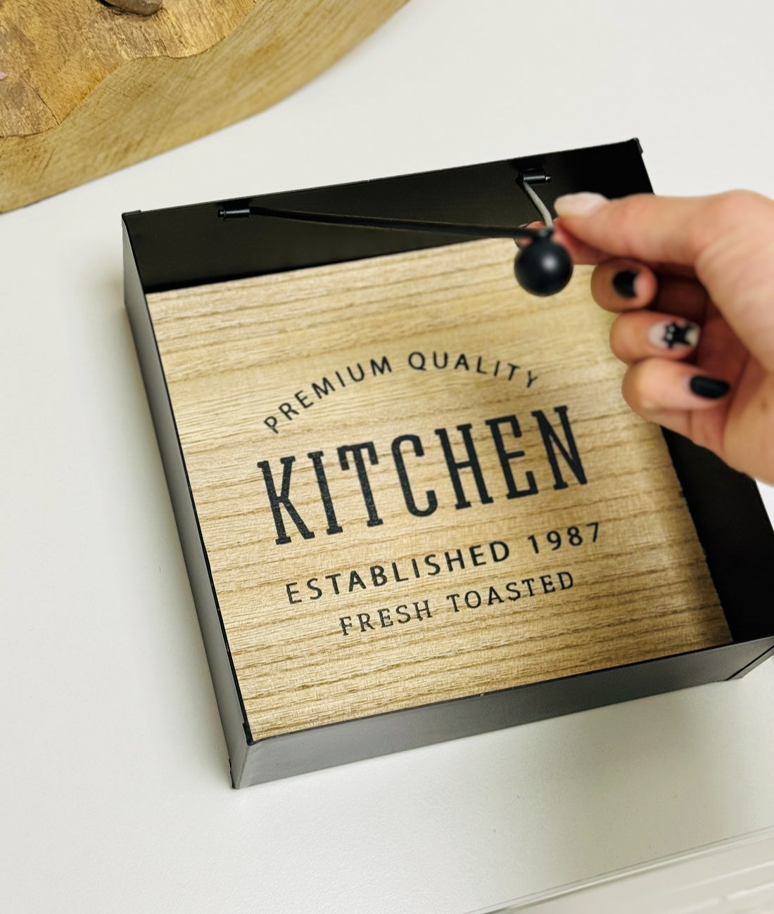 Servilletero Madera Metal Negro para Cocina 18x18x 6.55 cm