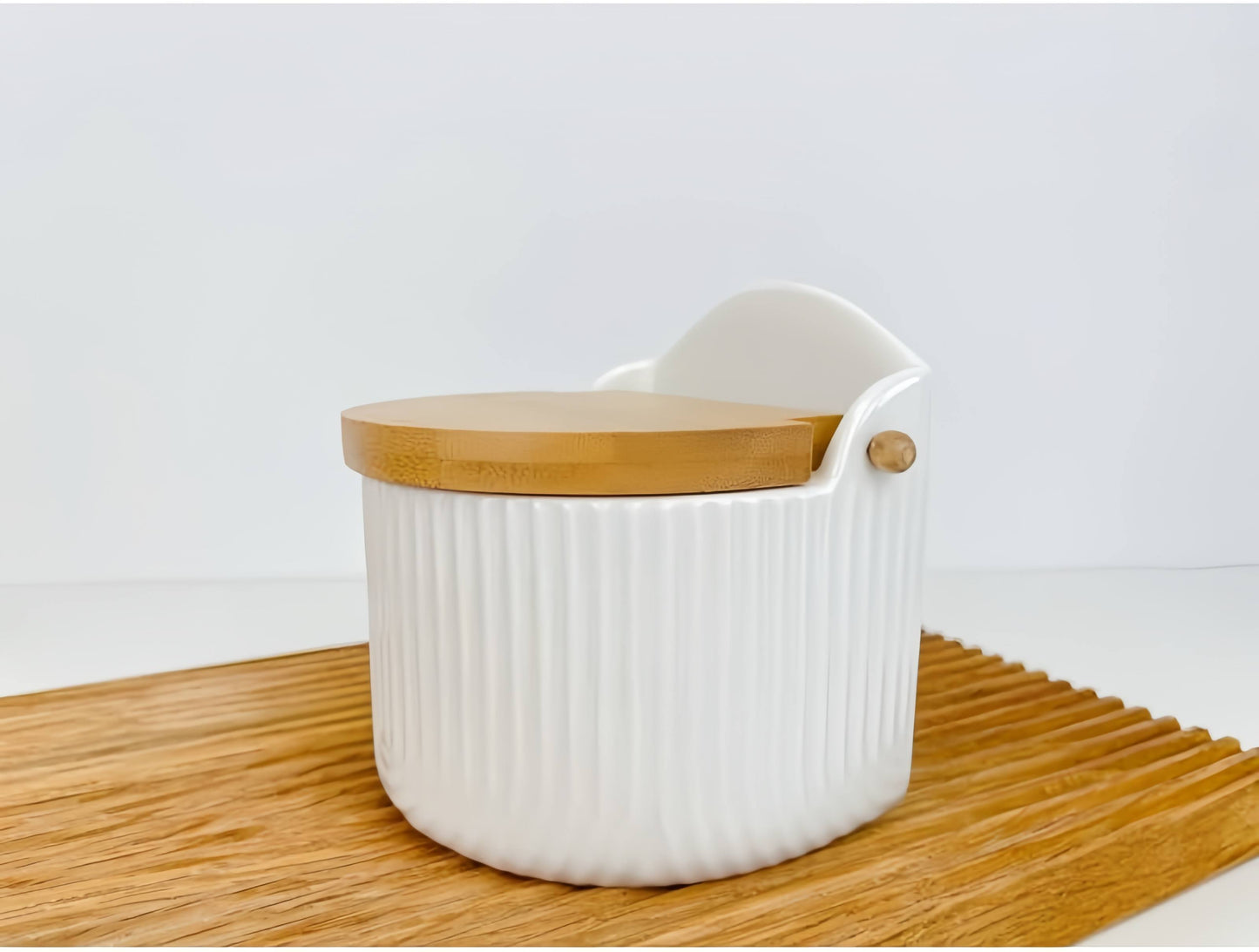 Sarero y Azucarero de Porcelana Blanco con Tapa de Madera Estilo Nordico…