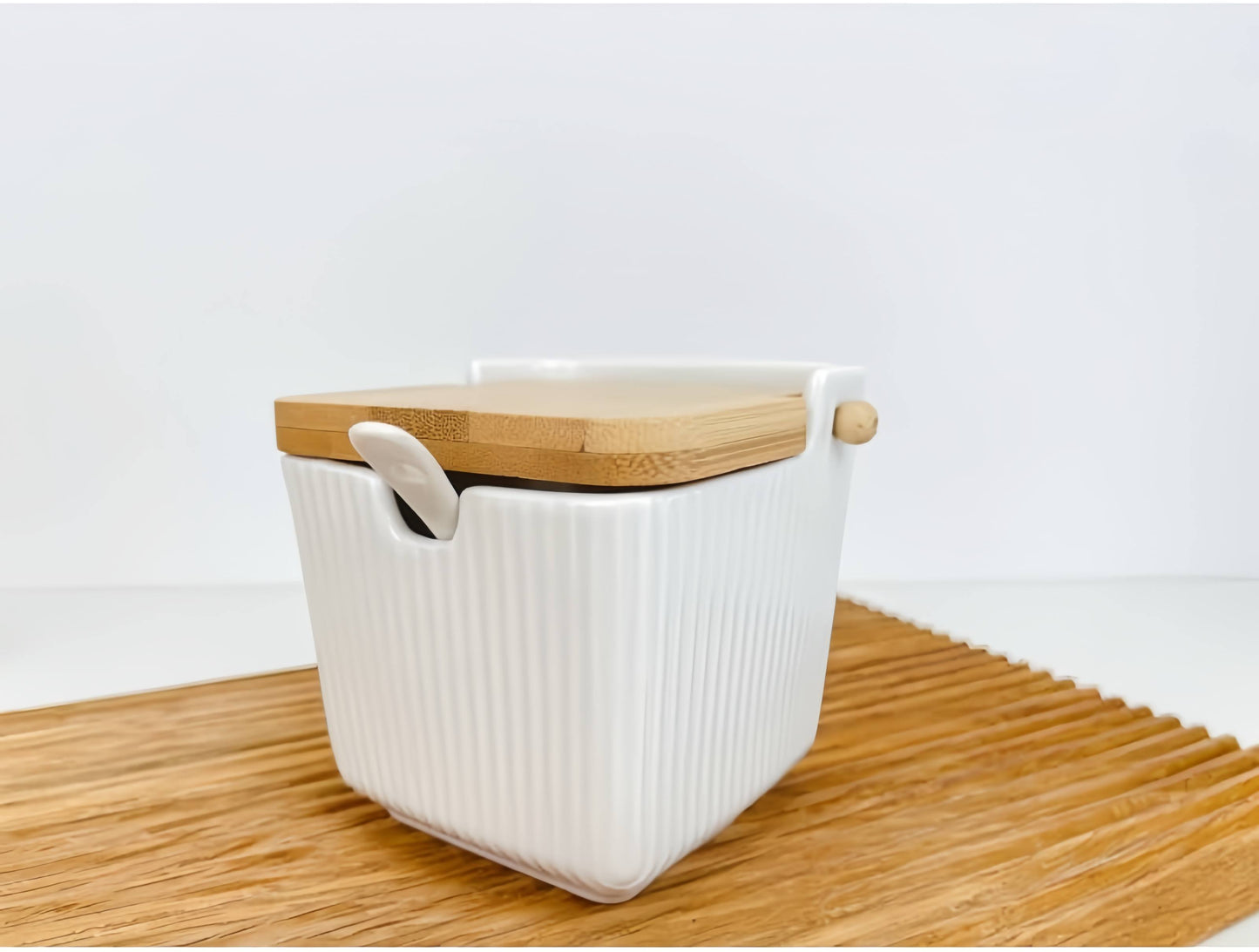 Sarero y Azucarero de Porcelana Blanco con Tapa de Madera Estilo Nordico…