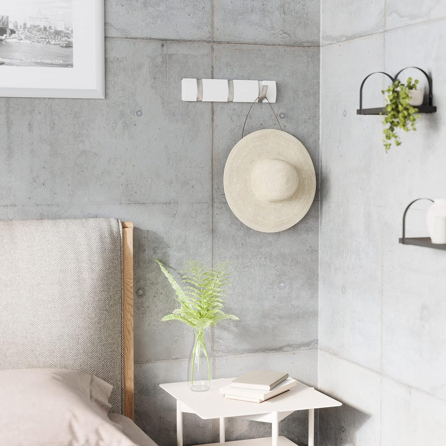 Umbra Flip Perchero de pared con 3 ganchos extraíbles, Álamo, Blanco
