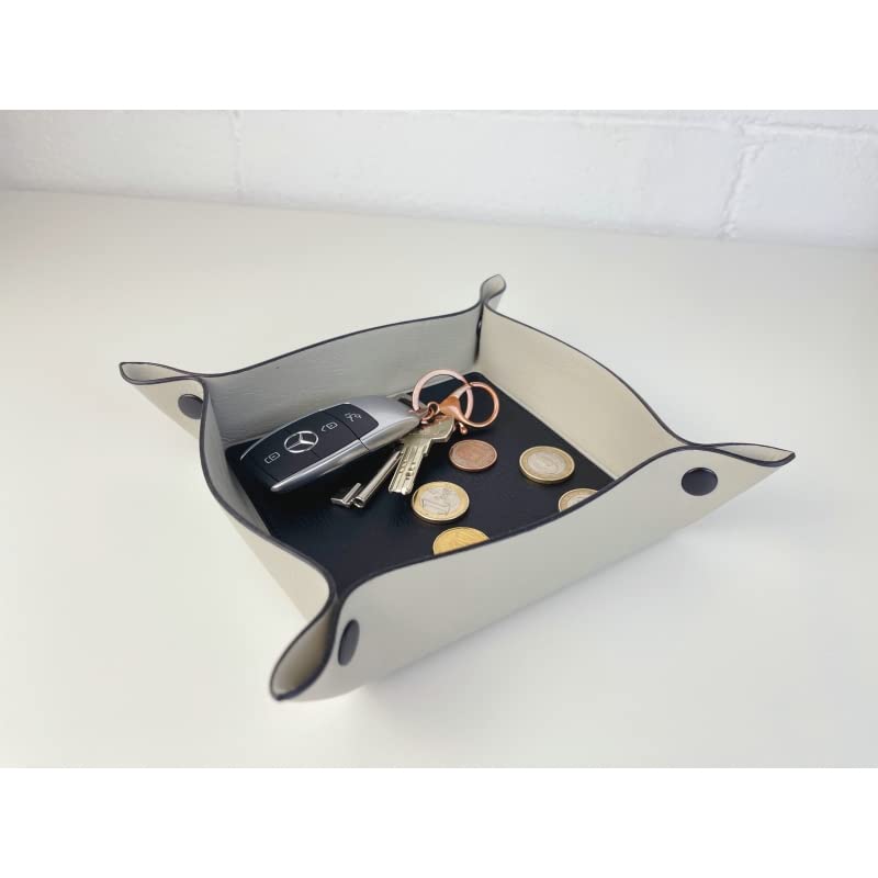 Vacía Bolsillos piel con un Cuadrado en el Interior.