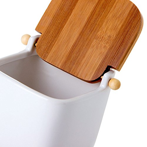 Salero cuadrado de cerámica con tapa de bambú (12x12x11 cm).